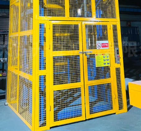 三河货梯可以安装在室外吗